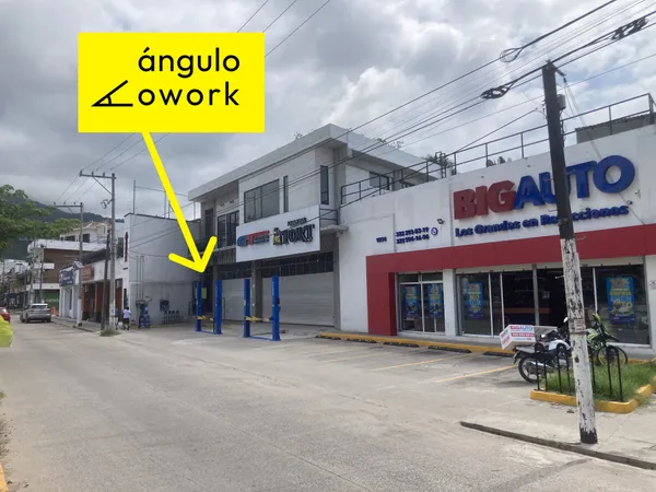 arrow pointing to the entrance looking from the street