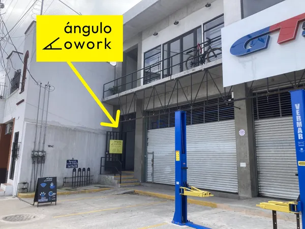 arrow pointing to the entrance looking from the outside